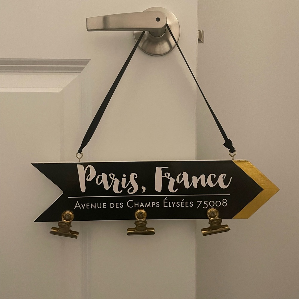 Beautiful wall decor to hang photos or keys